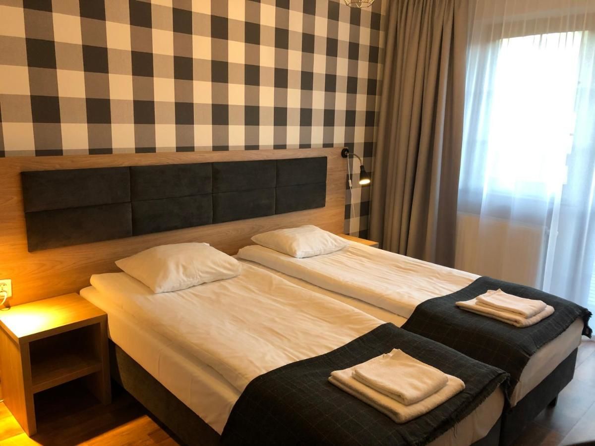Отели типа «постель и завтрак» Pensjonat Złote Góry Сенна